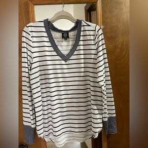 Bobeau NWOT Stripe Navy and White v-Neck pull over top